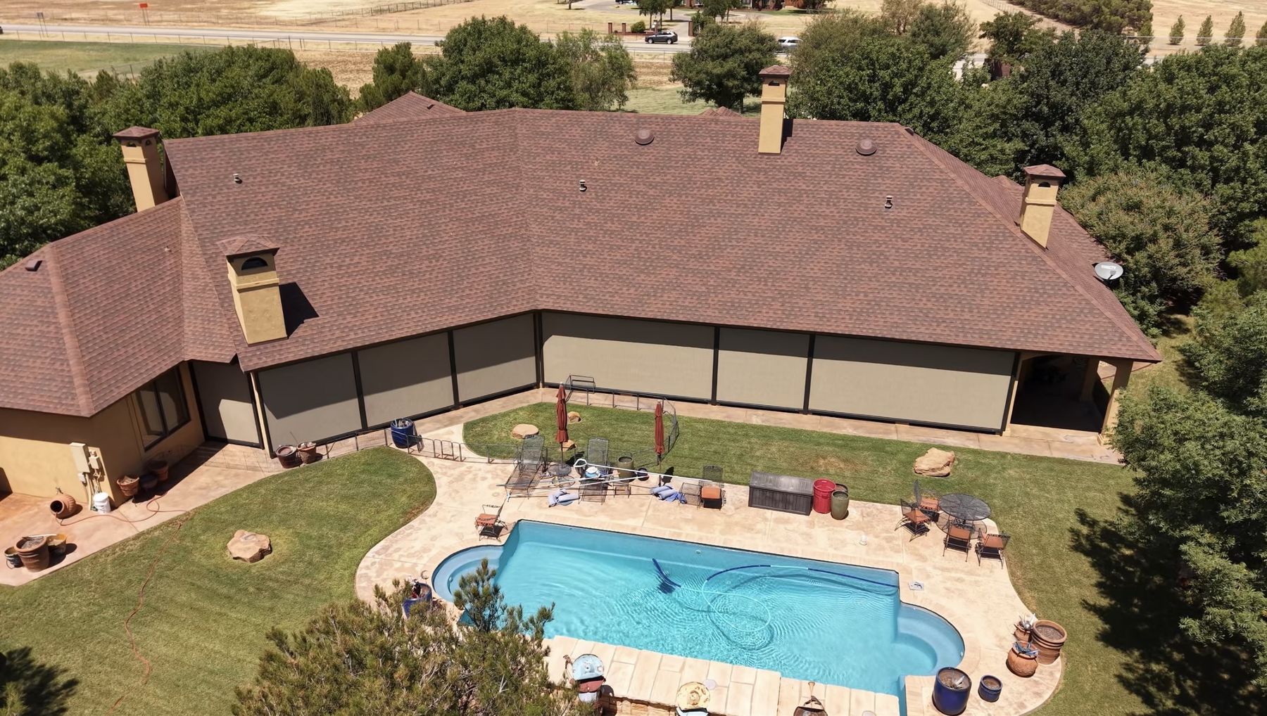 Wraparound patio screens by the pool